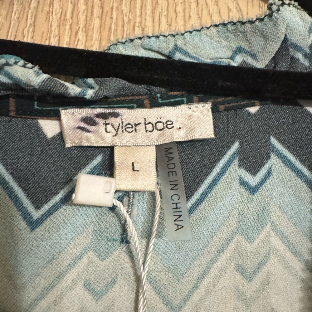 TYLER BOE Alicia Crepe Chevron Blouse In Multi - Picture 4 of 10